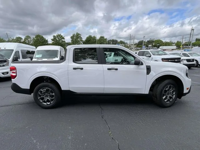 New 2026 White Ford XLT image 2