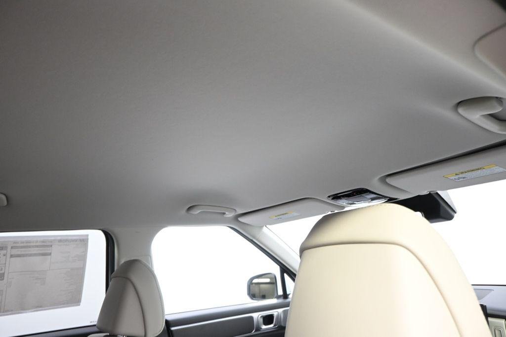 New 2027 White Hyundai SEL image 17