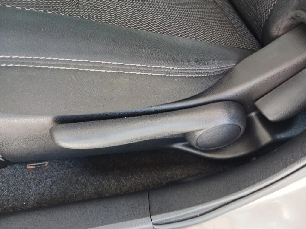 Used 2015 Silver Nissan 1.6 SV image 28
