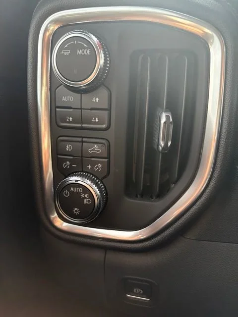 Used 2021 SUMMIT WHITE GMC Elevation image 3
