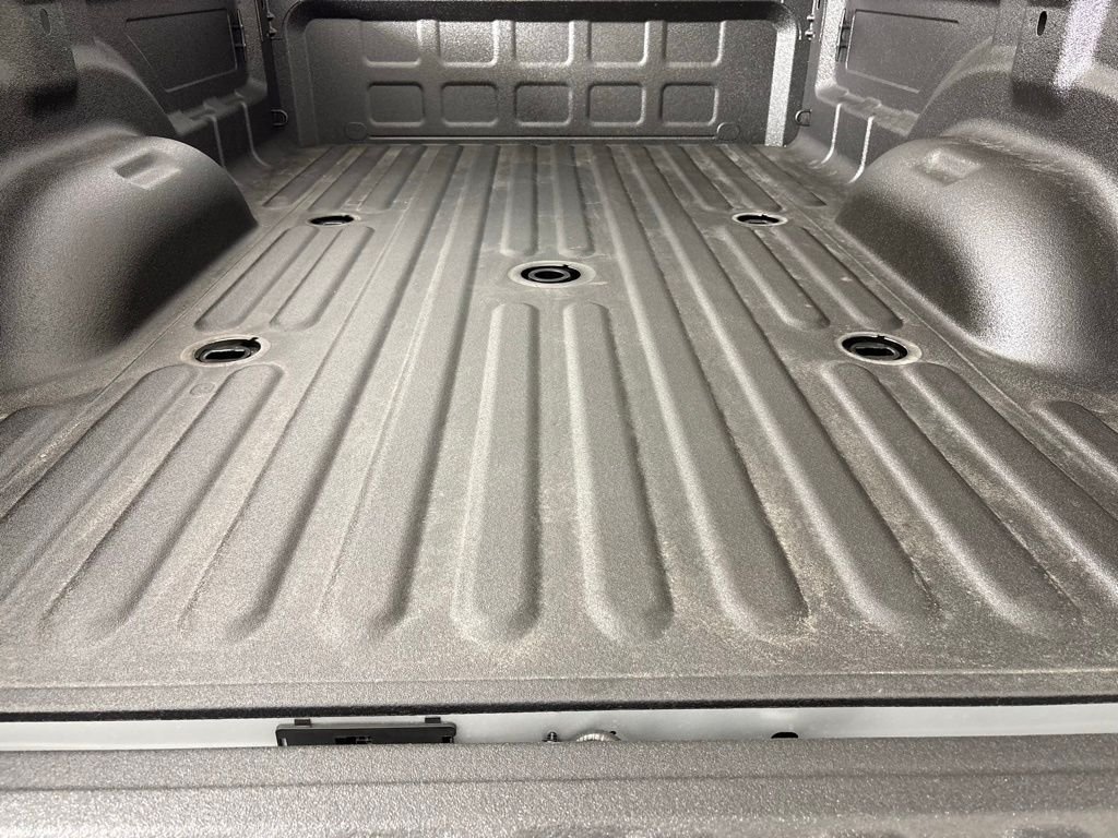 New 2026 Silver-Zynith Exterior Paint RAM Laramie image 37
