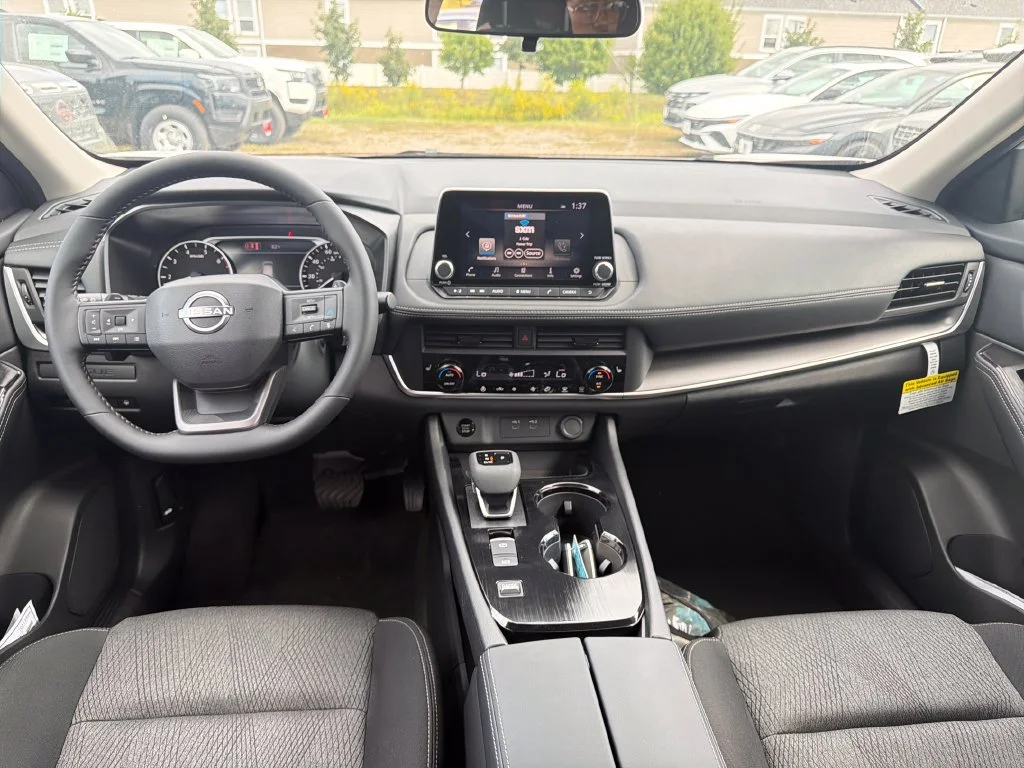 Used 2027  Nissan SV image 9