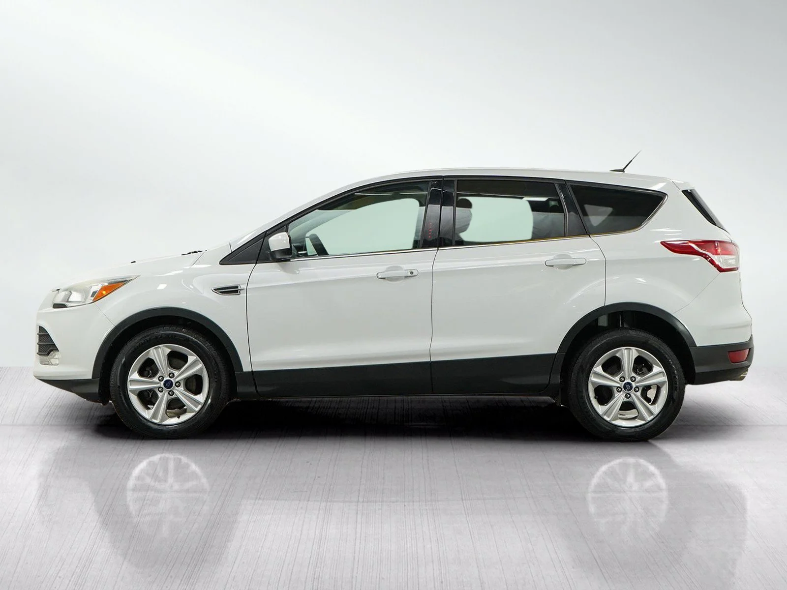 Used 2016 Ford Escape SE with VIN 1FMCU0G70GUB39774 for sale in Burnsville, Minnesota