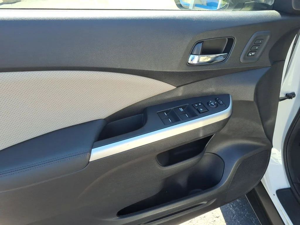 Used 2016 White Honda Touring image 12