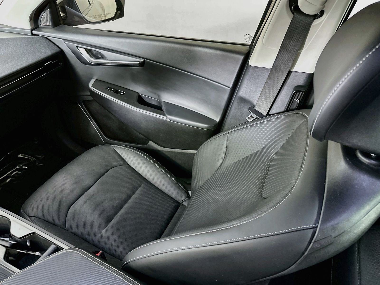 Used 2022 Steel Gray Kia Wind image 24