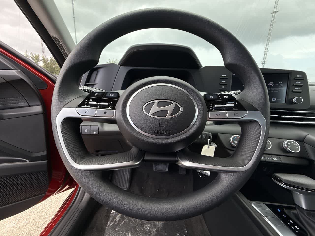 2025 Hyundai Elantra SE - Photo 15