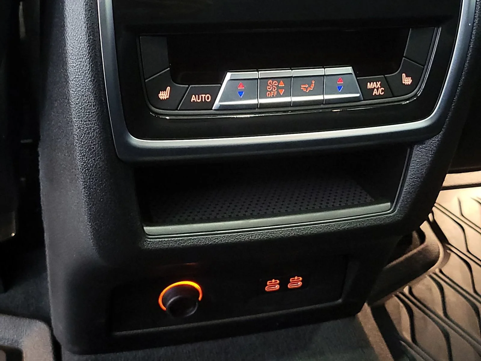 Used 2025 Black BMW M60i image 21