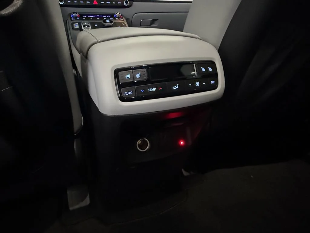 Used 2024 Gray Hyundai SEL 8P image 12