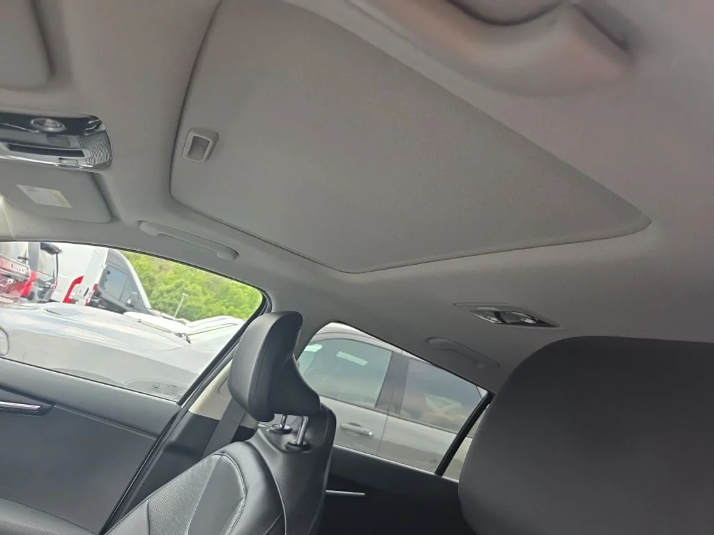 Used 2023 White Kia Wave image 4