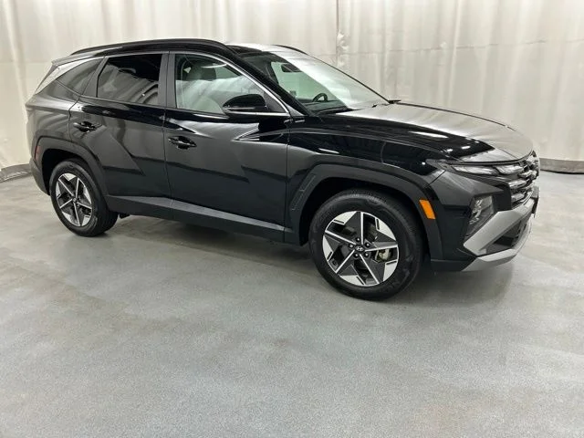 Used 2025 Black Hyundai SEL Convenience image 1