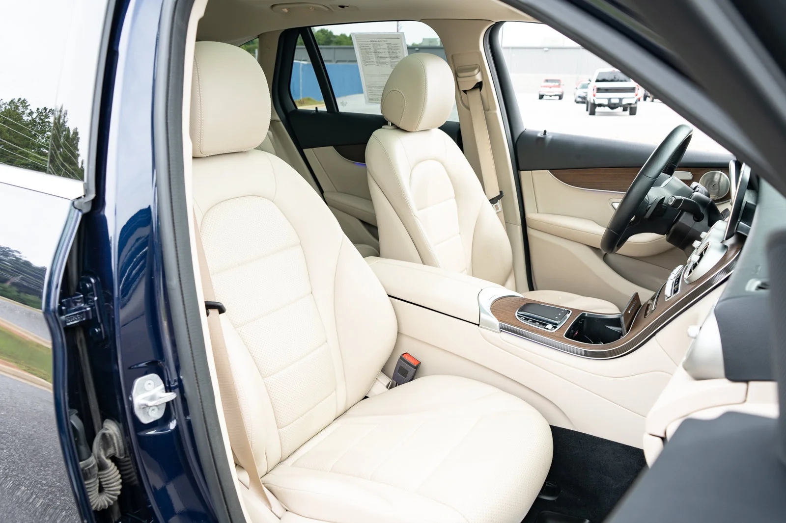 Used 2021  Mercedes-Benz GLC 300 image 23