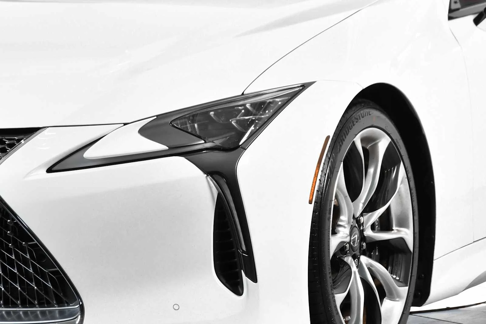 Certified Used 2021 ULTRA WHITE Lexus  image 9