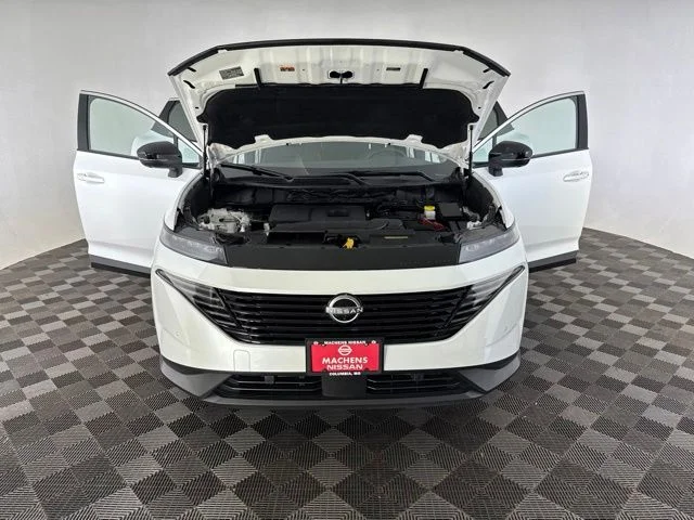 Used 2025 White Nissan SL image 11