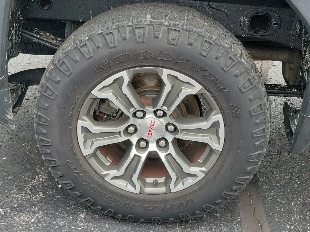 Used 2019 Onyx Black GMC  image 25