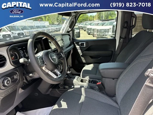 Used 2024 White Jeep Sahara image 19