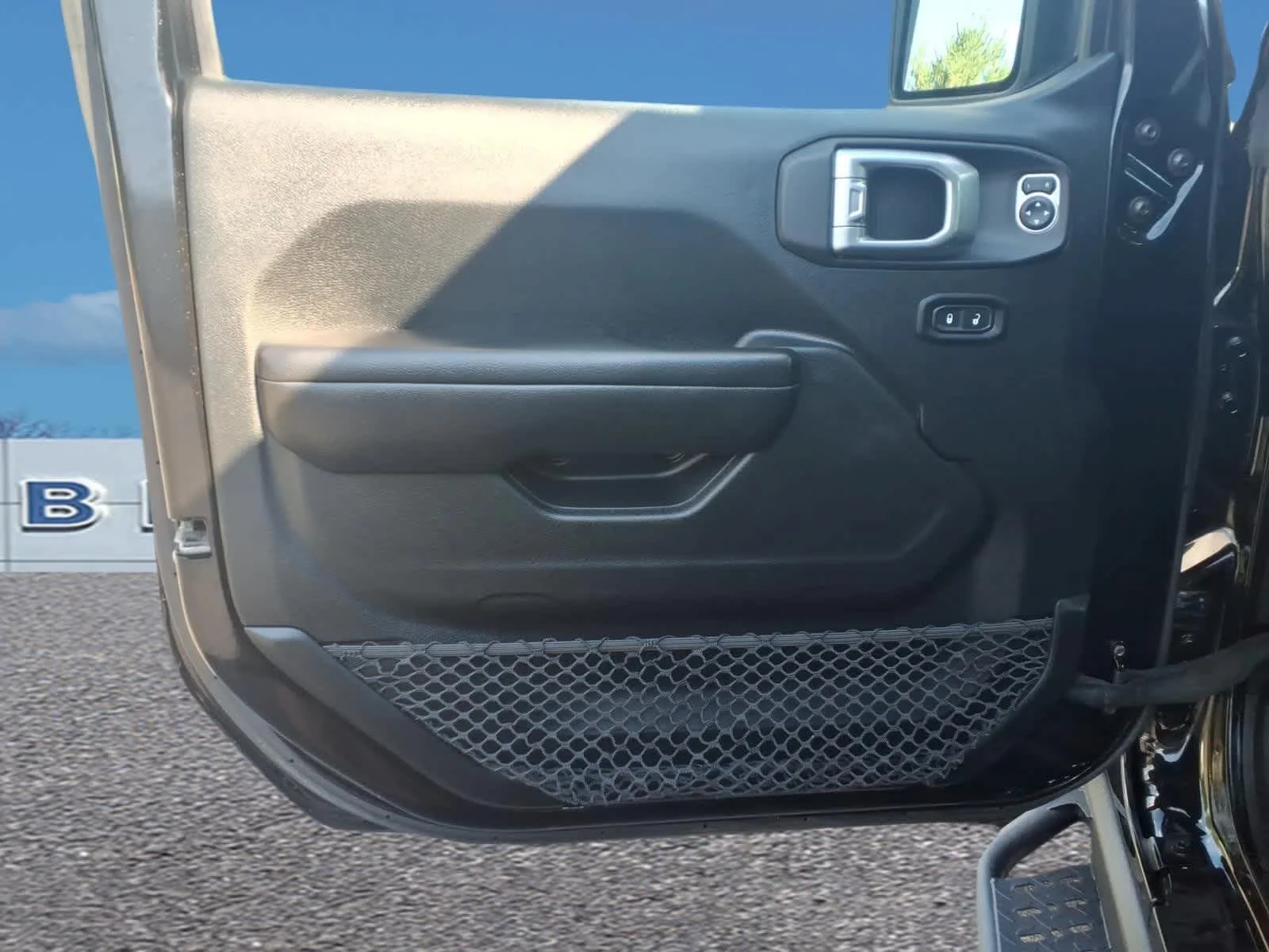 Used 2018 Black Clearcoat Jeep Sport S image 11