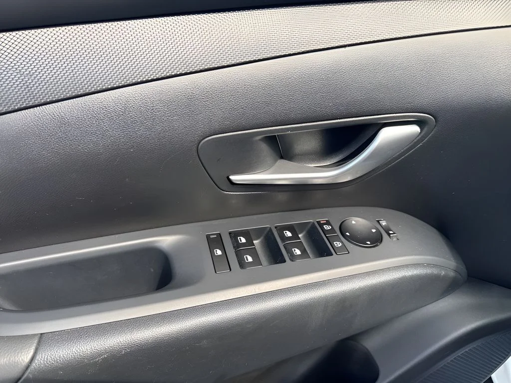 Used 2025 White Hyundai SEL image 25
