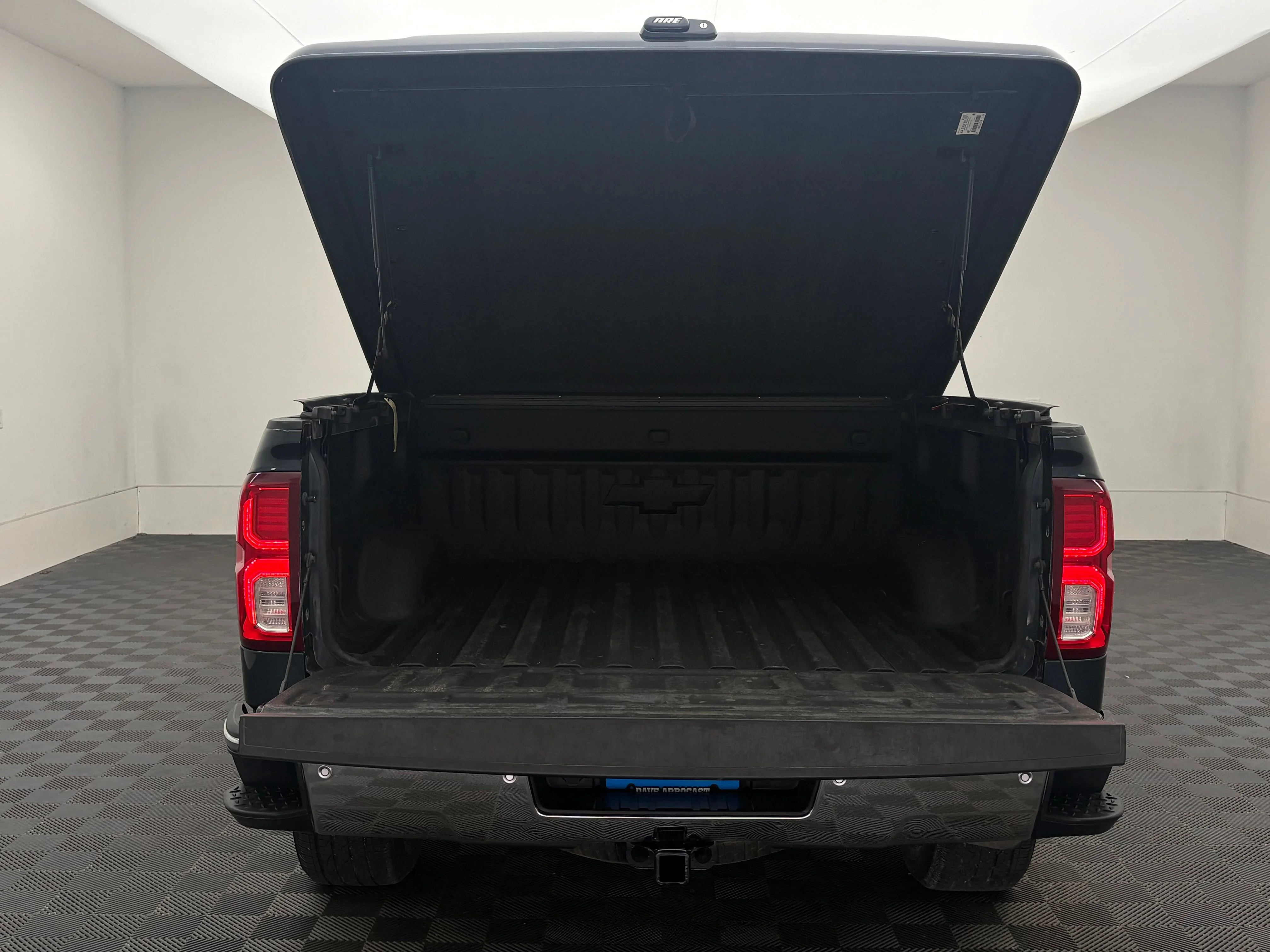 Used 2017 GRAPHITE METALLIC Chevrolet LTZ image 9