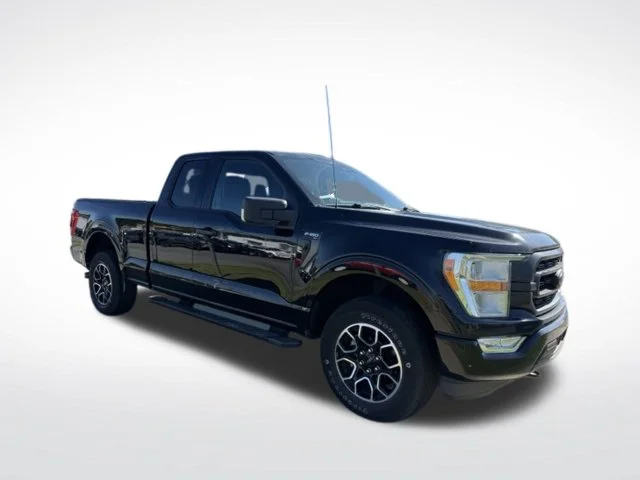Used 2021 Black Ford XLT image 3