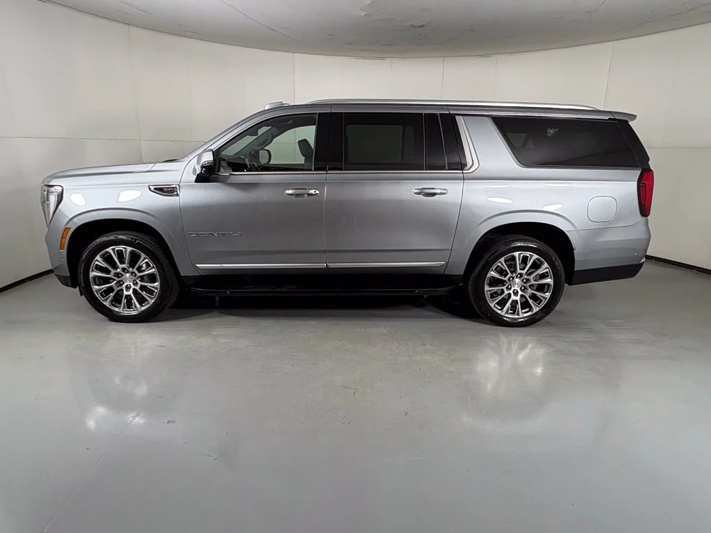 Used 2025 Silver GMC Denali image 6