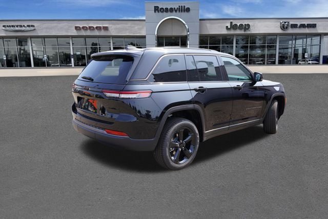 New 2026 Diamond Black Crystal Pearlcoat Jeep Limited image 3