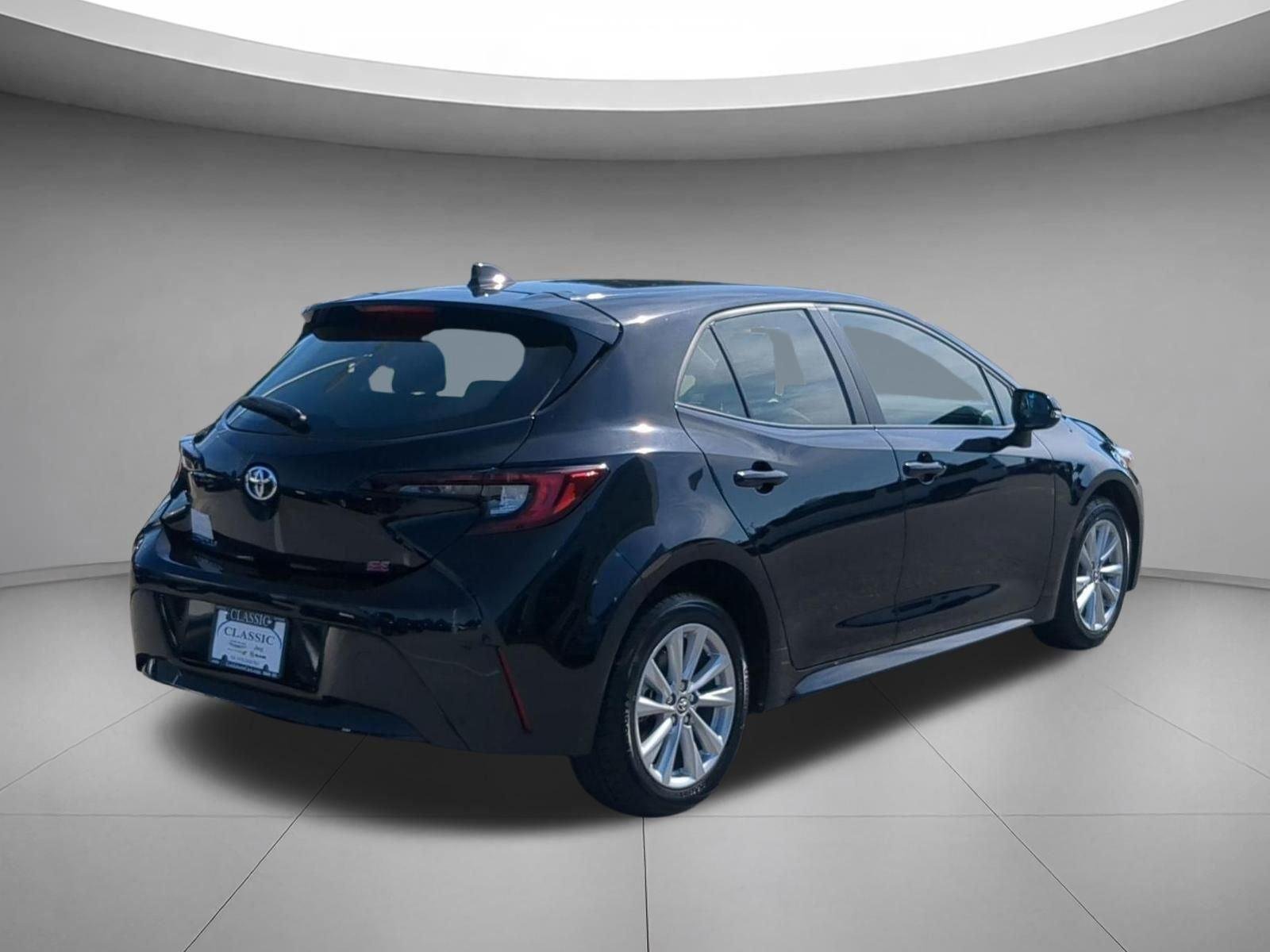 Used 2025 Midnight Black Metallic Toyota SE image 5