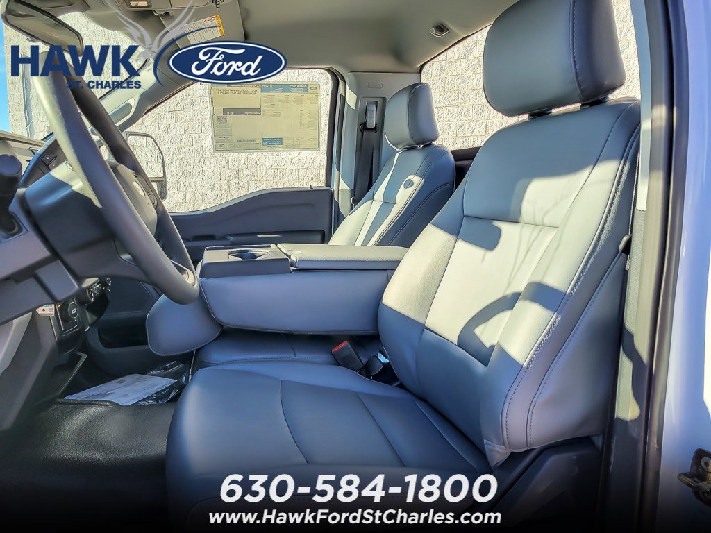 New 2026 Oxford White Ford F-450® XL image 7