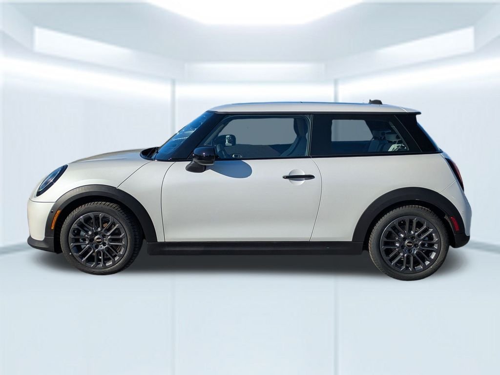 New 2026 White Metallic MINI Signature Plus image 2