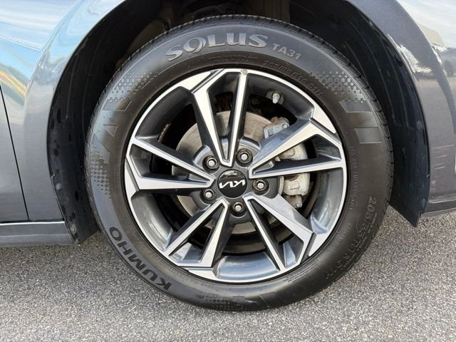Used 2024 Gray Kia LXS image 7