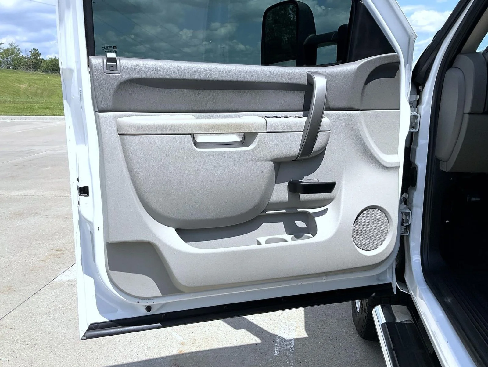 Used 2011 White Chevrolet Work Truck image 10