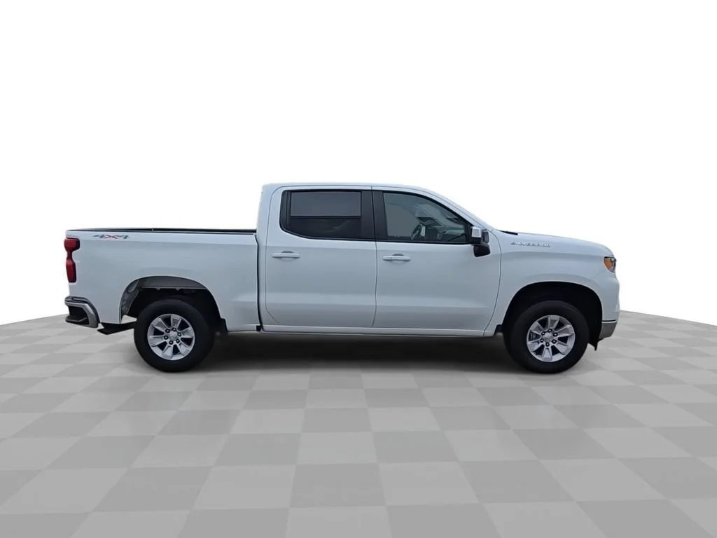 Used 2023 Summit White Chevrolet LT image 9