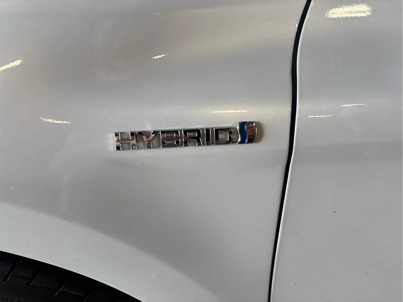 Used 2020 Wind Chill Pearl Toyota Hybrid XLE image 10