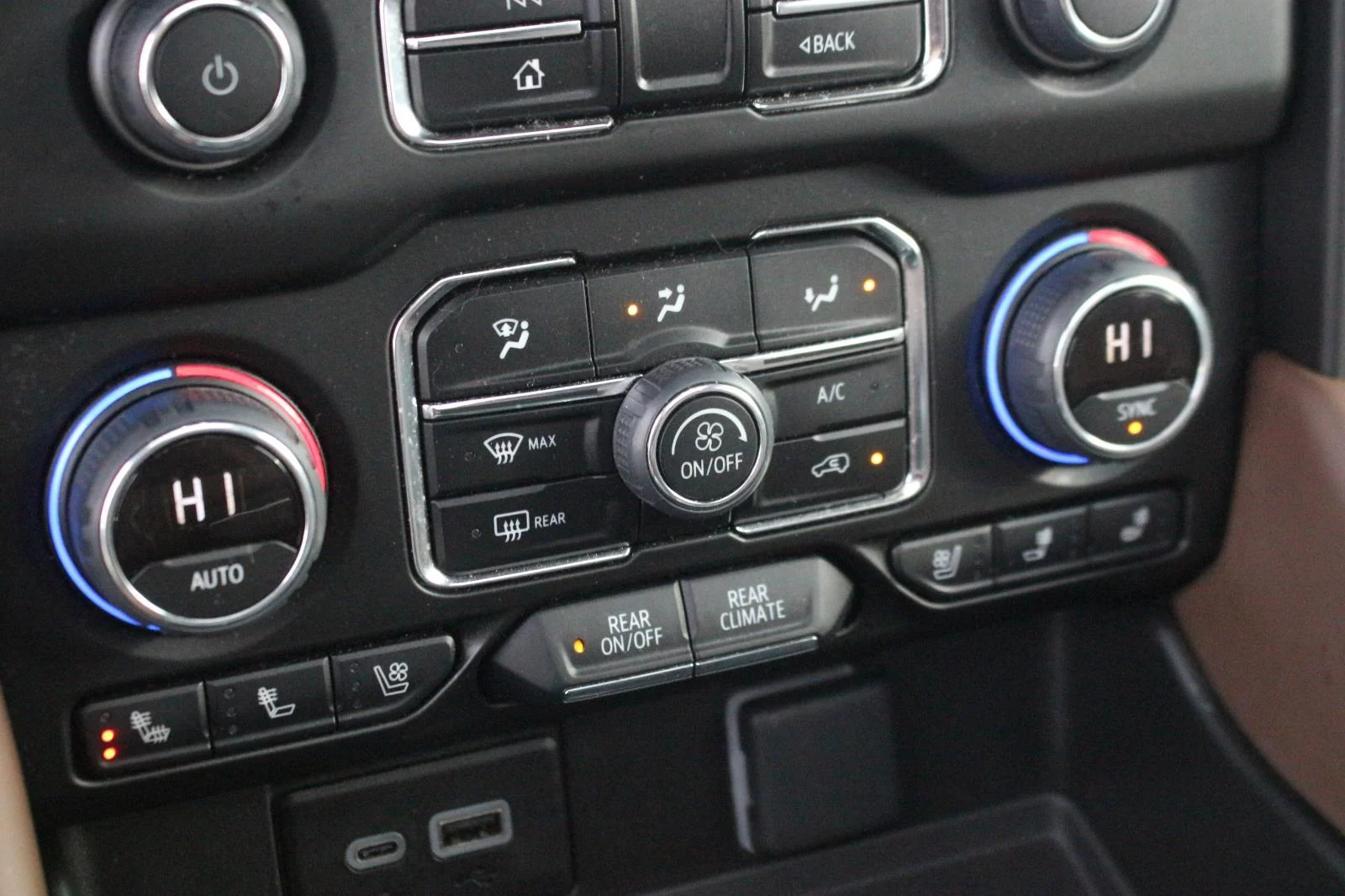 Used 2024 Iridescent Pearl Tricoat Chevrolet High Country image 26