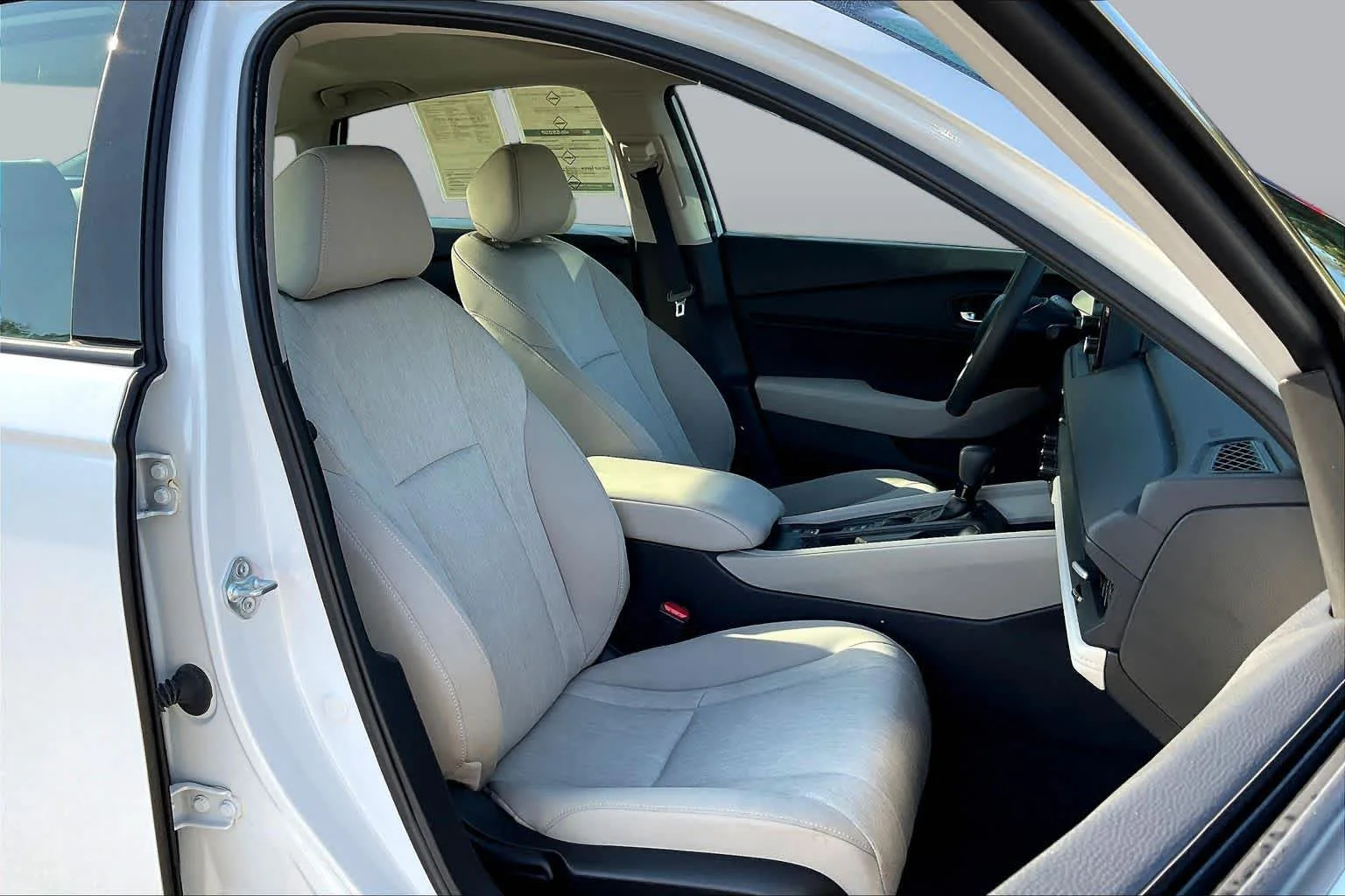 Used 2023 Platinum White Pearl Honda EX image 9