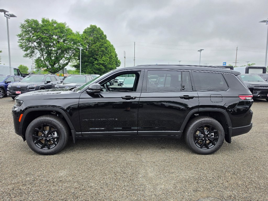 New 2026 Diamond Black Crystal Pearl-Coat Exterior Paint Jeep Altitude image 9