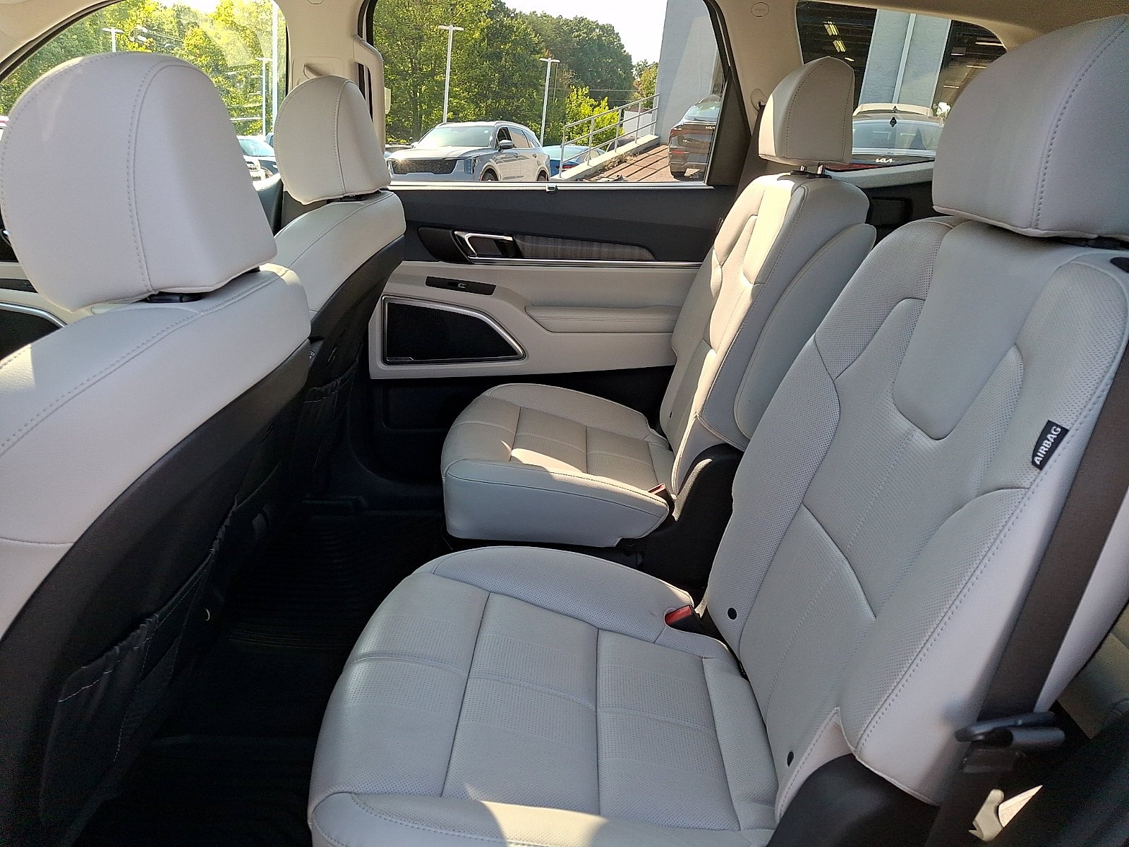 Used 2024 Glacial White Pearl Kia EX image 9
