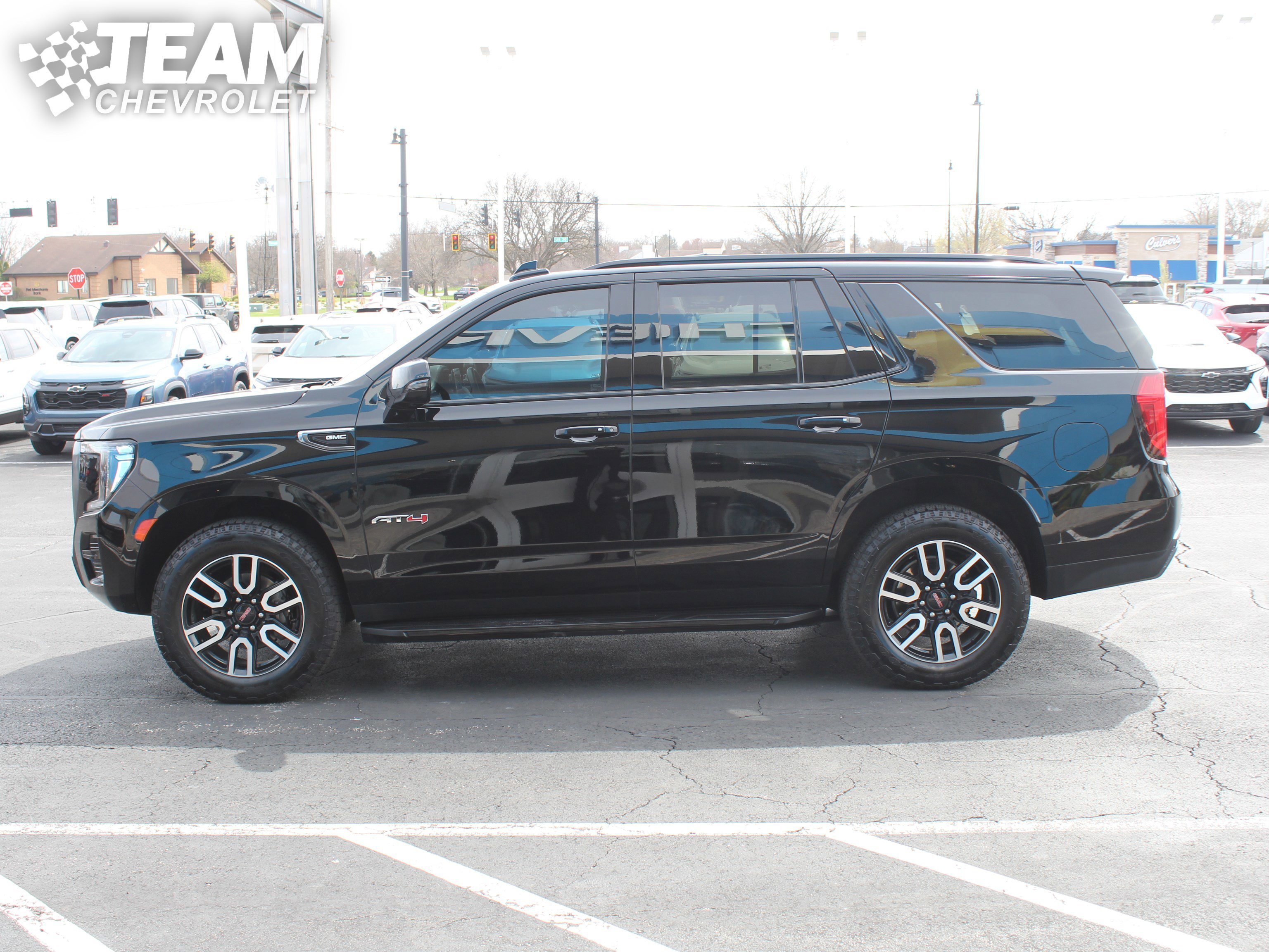 2023 GMC Yukon AT4 - Photo 7