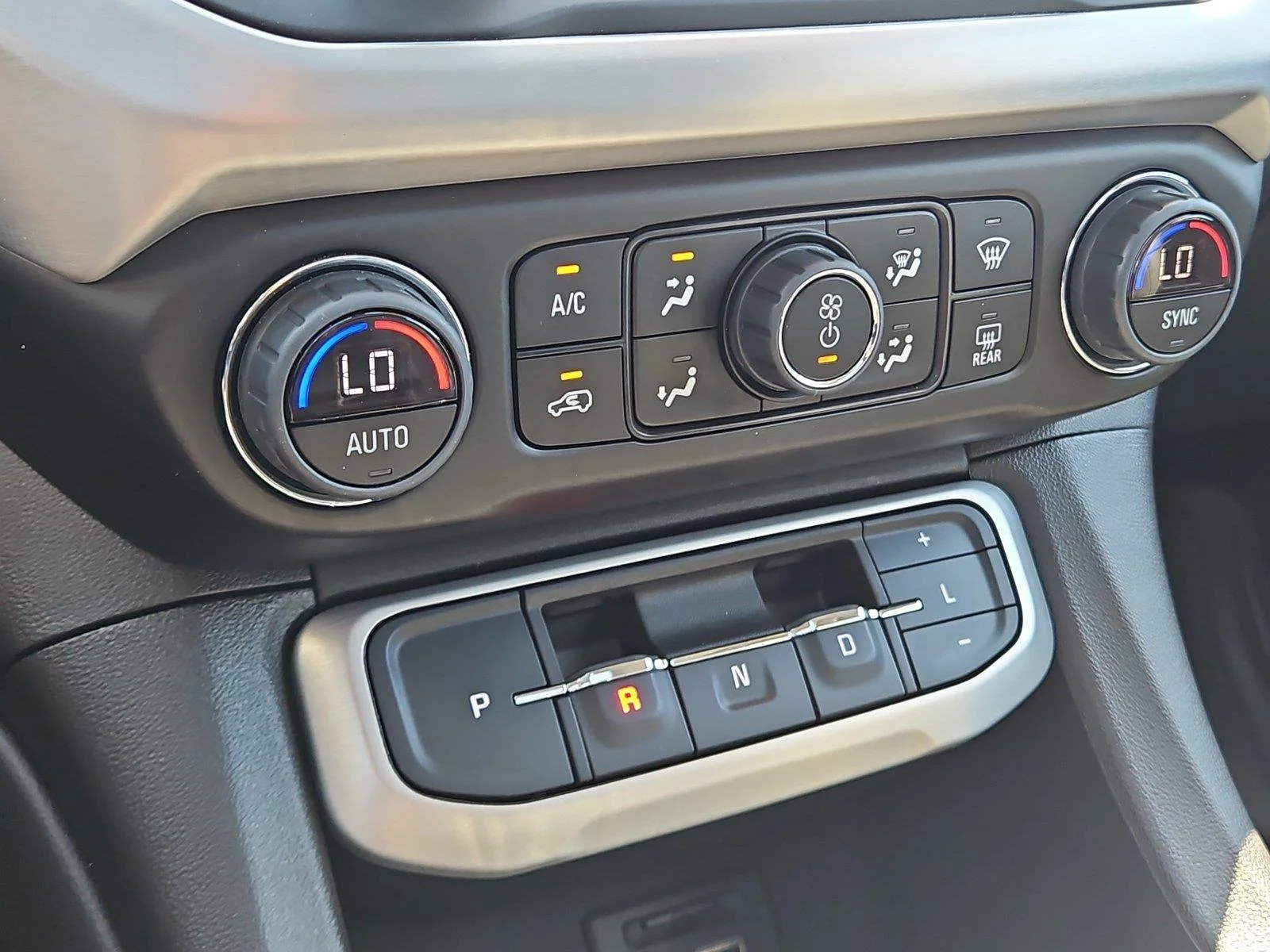 Used 2023 ULTRA BLUE METALLIC GMC SLT image 31