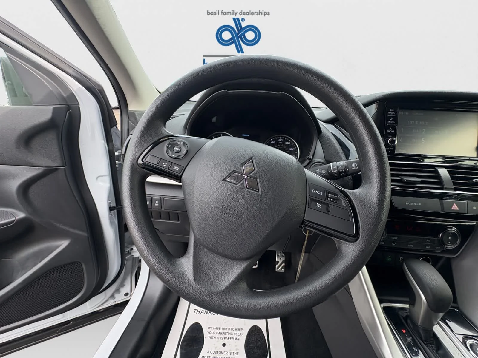 Used 2025 White Diamond Mitsubishi ES image 14