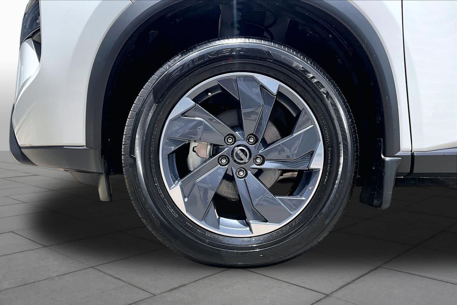 Used 2026 Everest White Pearl Tricoat Nissan SV image 11