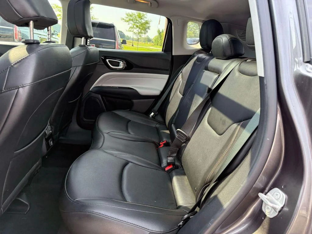 Used 2022 Gray Jeep Limited image 12