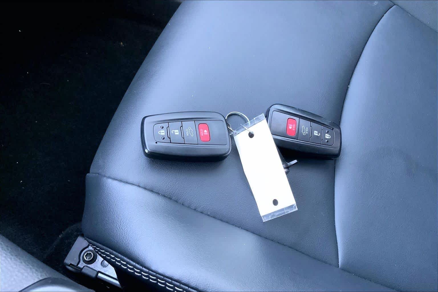 Used 2024 Silver Sky Metallic Toyota XLE Premium image 24