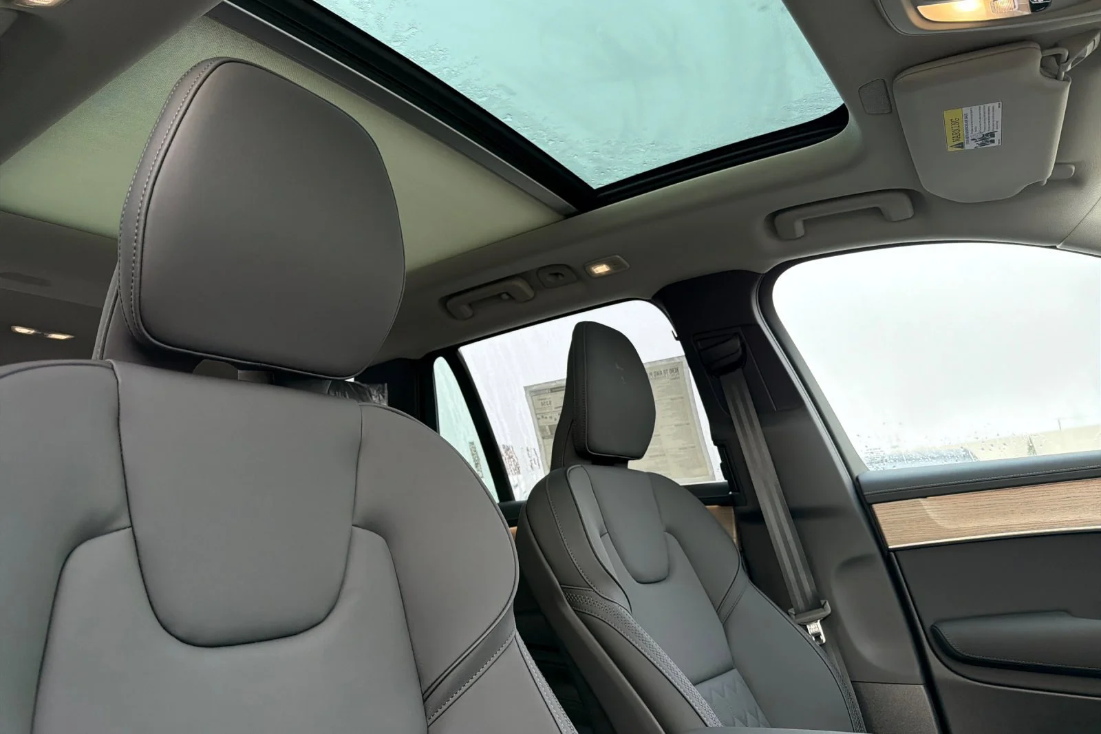 New 2026 VAPOUR GRAY Volvo Plus image 13