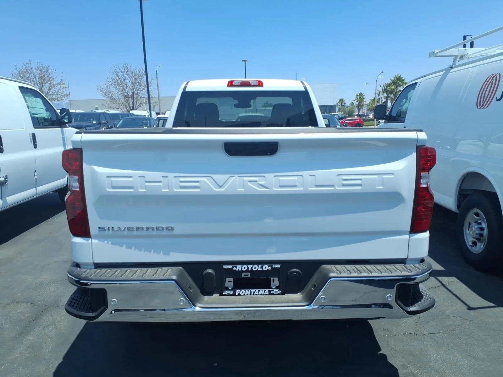 New 2026 Summit White Chevrolet WT image 25