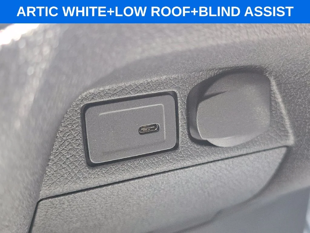 New 2026 Arctic White Mercedes-Benz Cargo 144 WB image 25