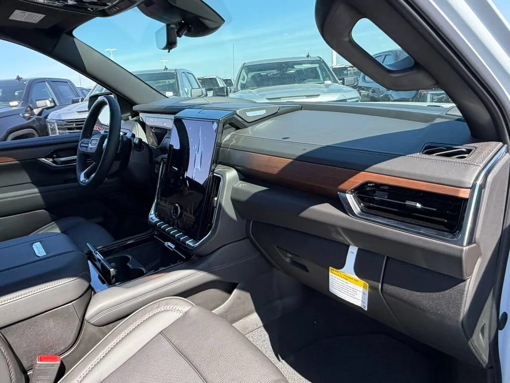 2026 GMC Yukon Denali - Photo 22