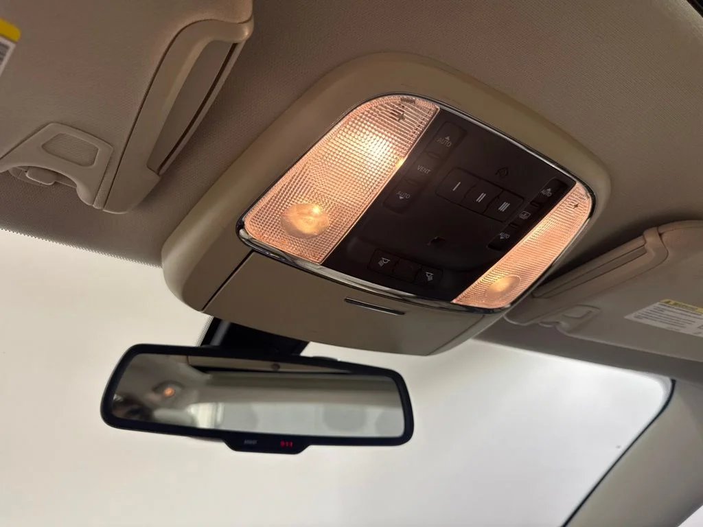 Used 2015 Velvet Chrysler Limited image 15
