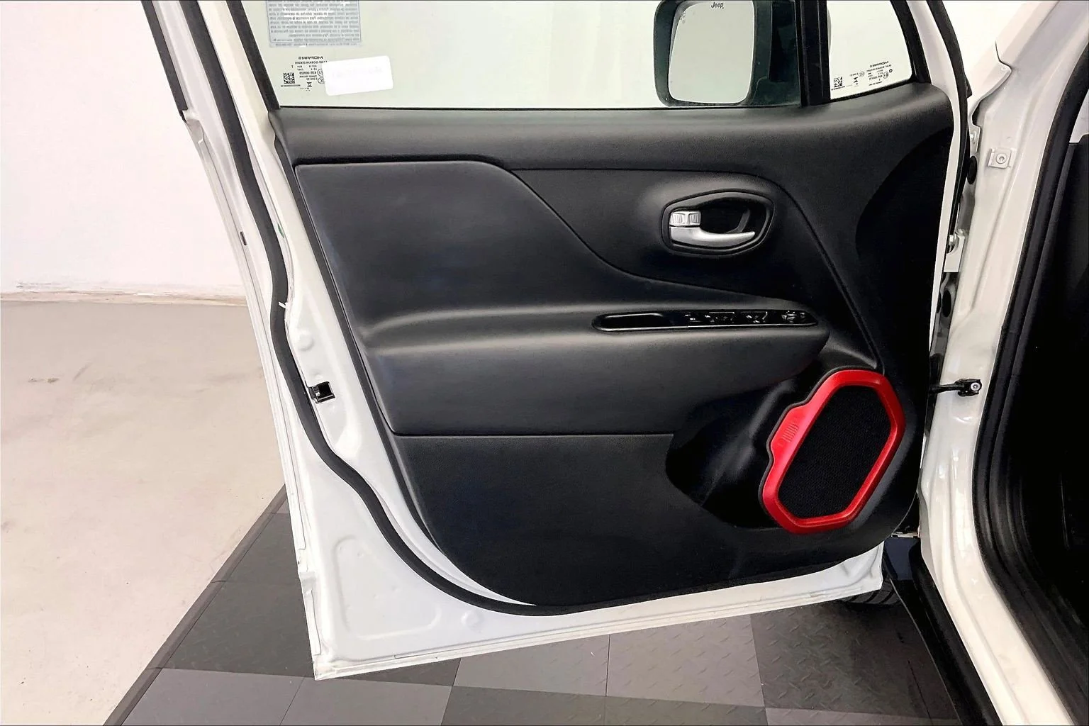 Used 2023 Alpine White Clearcoat Jeep Trailhawk image 25