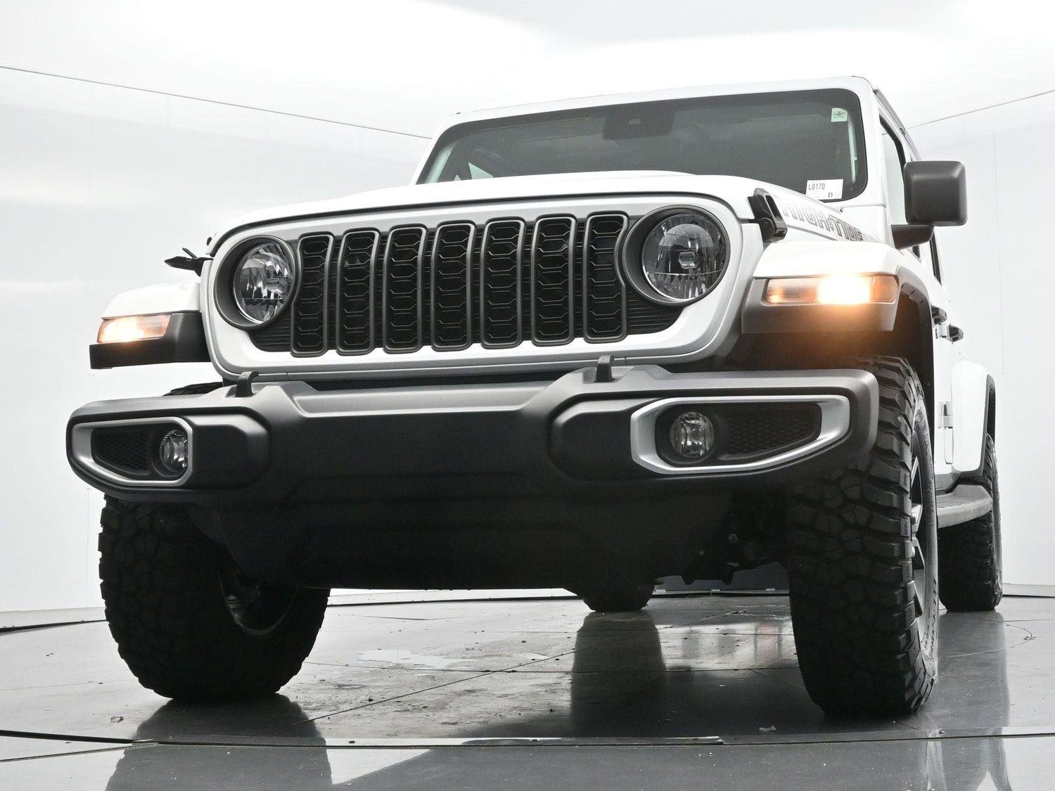 Used 2025 White Jeep High Tide image 40