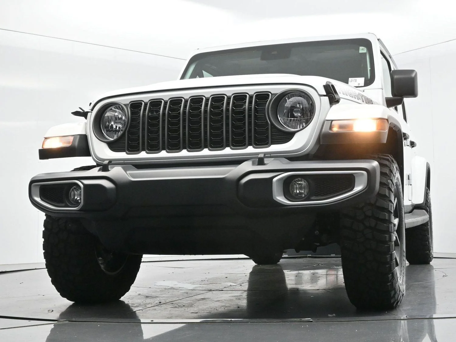 Used 2025 White Jeep High Tide image 40